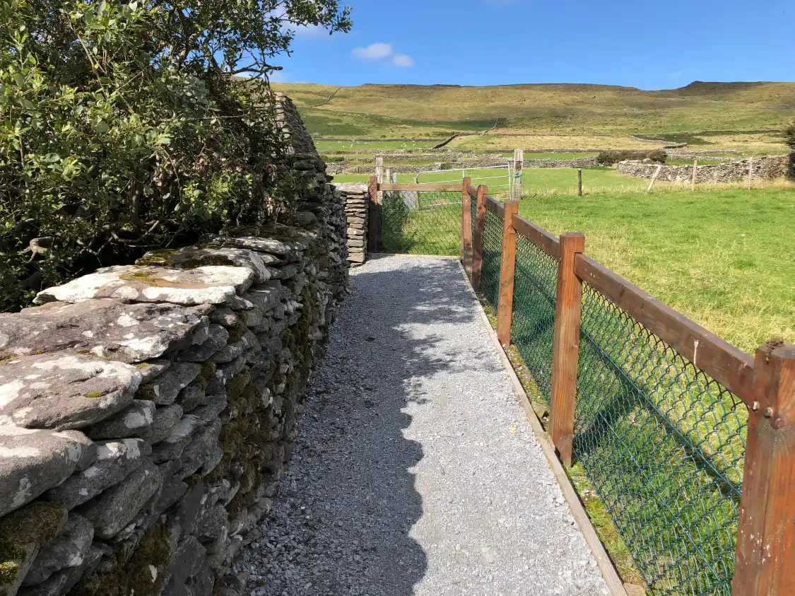 Hotels near St. Brendan's Oratory (Teampaillin Breanainn)