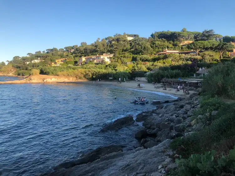 Hotels near Plage des Graniers