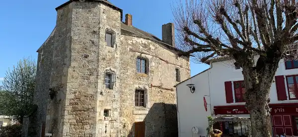 Hôtels à : Ménigoute