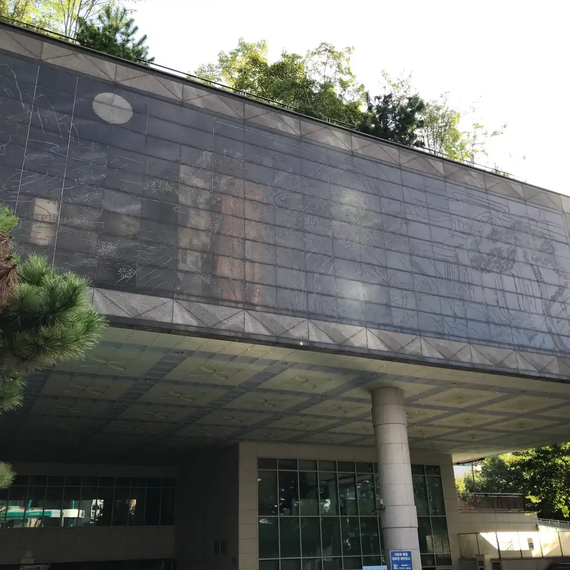 Hotels near Heo Jun Museum