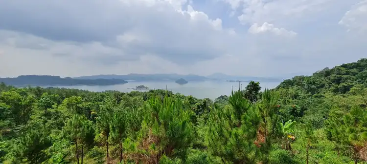 Hotels near Lingga Sumedang