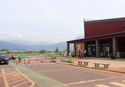 Hananoeki Chikumagawa Road Station