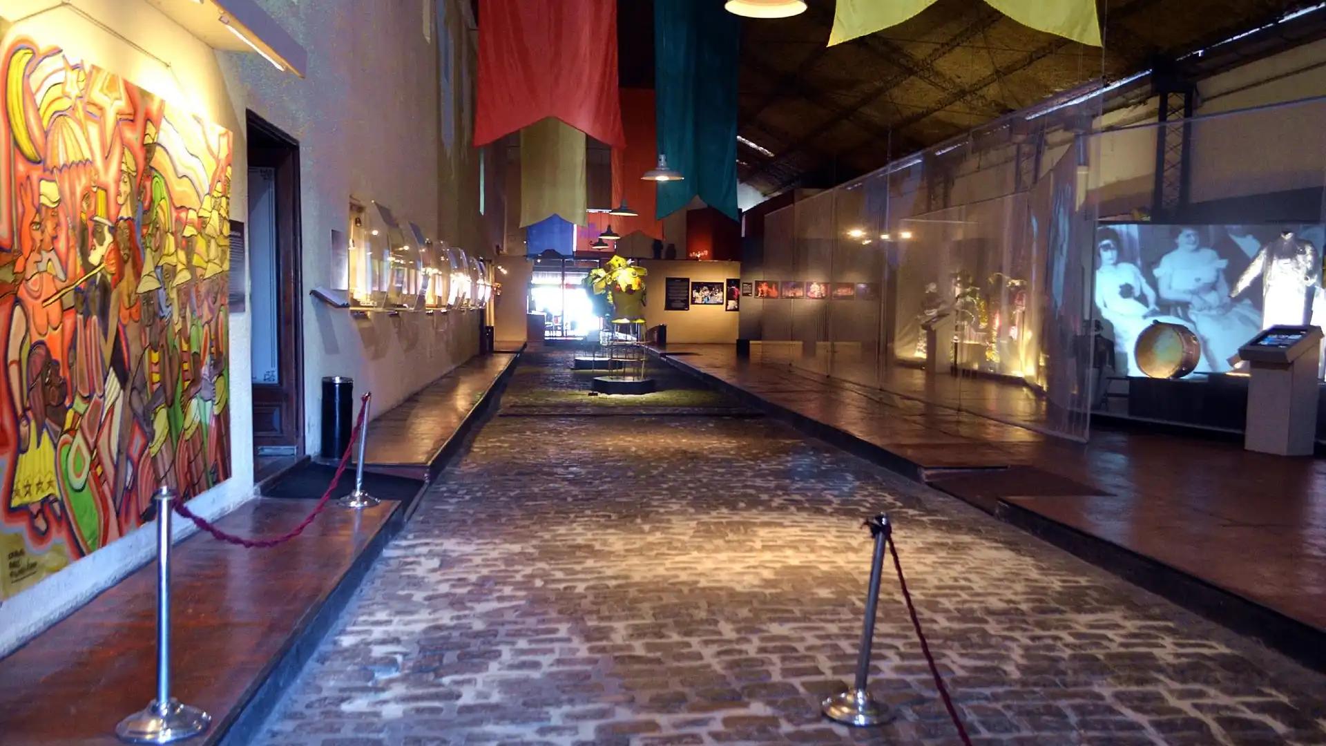 Hotels near Museo del Carnaval