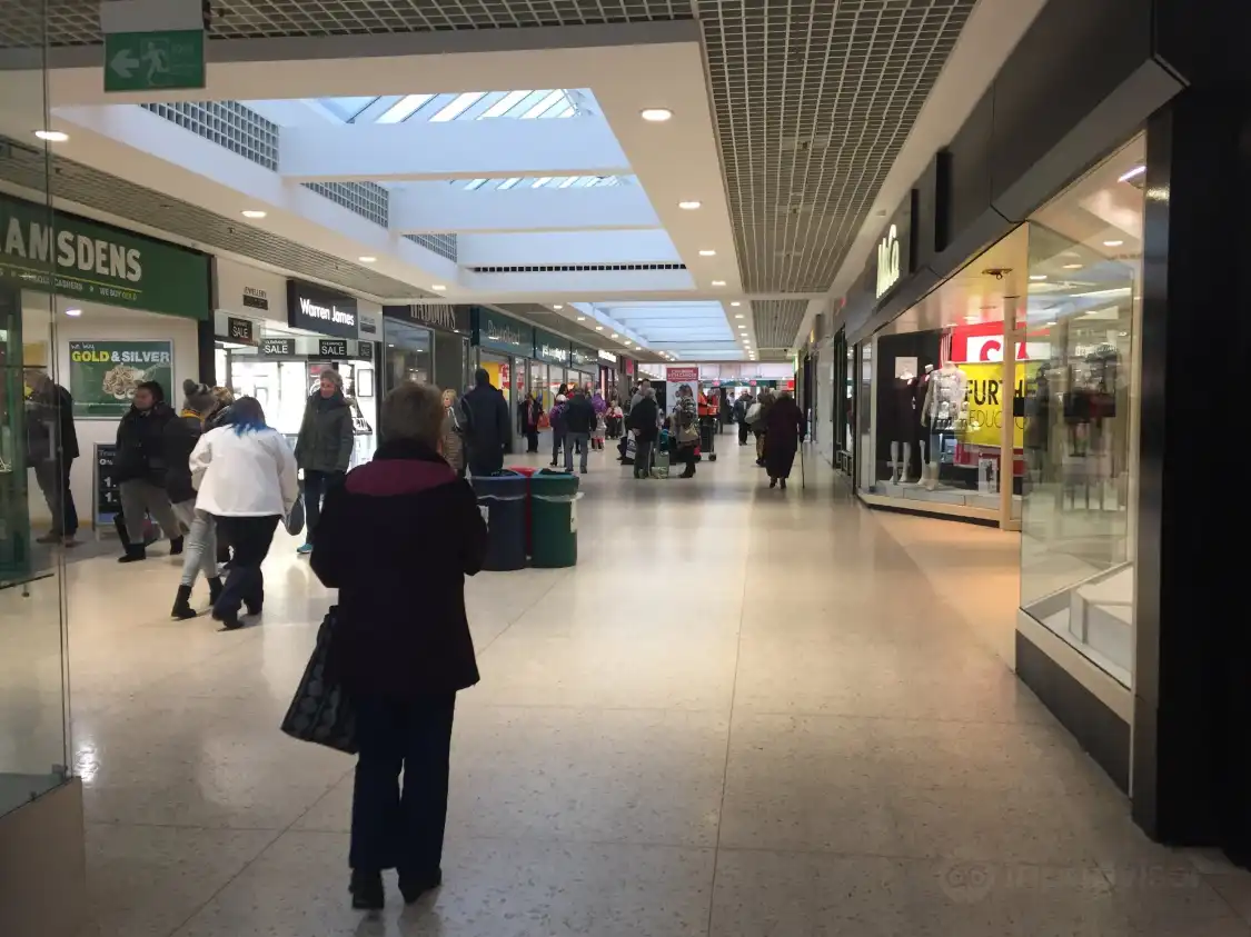 Hotels near Kingdom Shopping Centre
