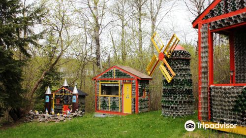 Redditt Bottle House