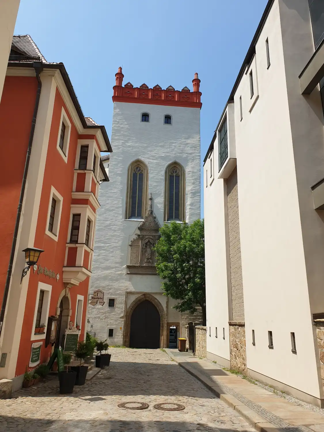 Hotels near Matthiasturm