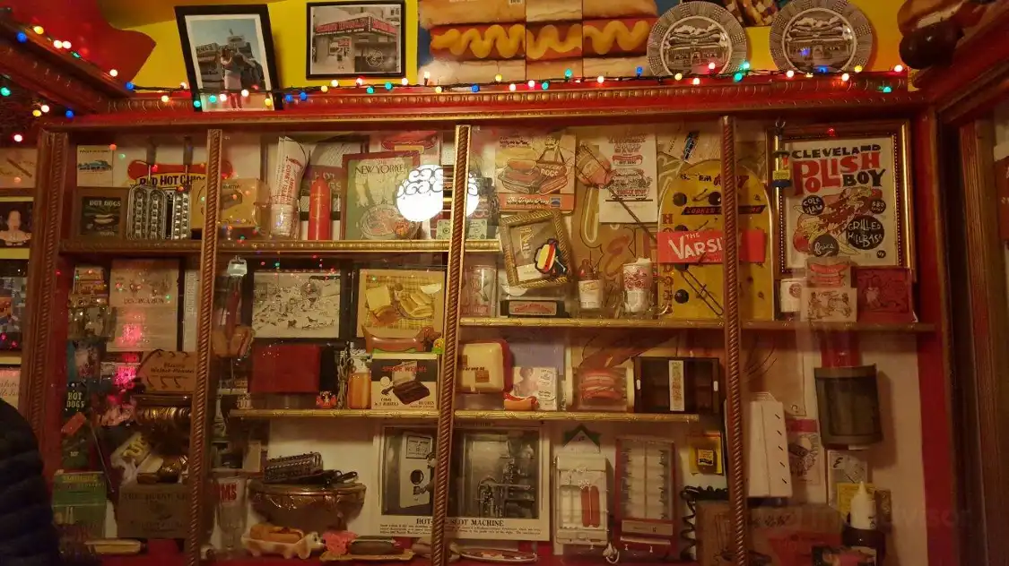 Hotels near O'Betty's Hot Dog Museum