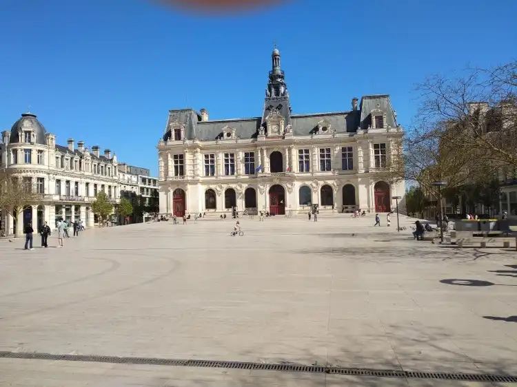 Các khách sạn gần City Hall of Poitiers