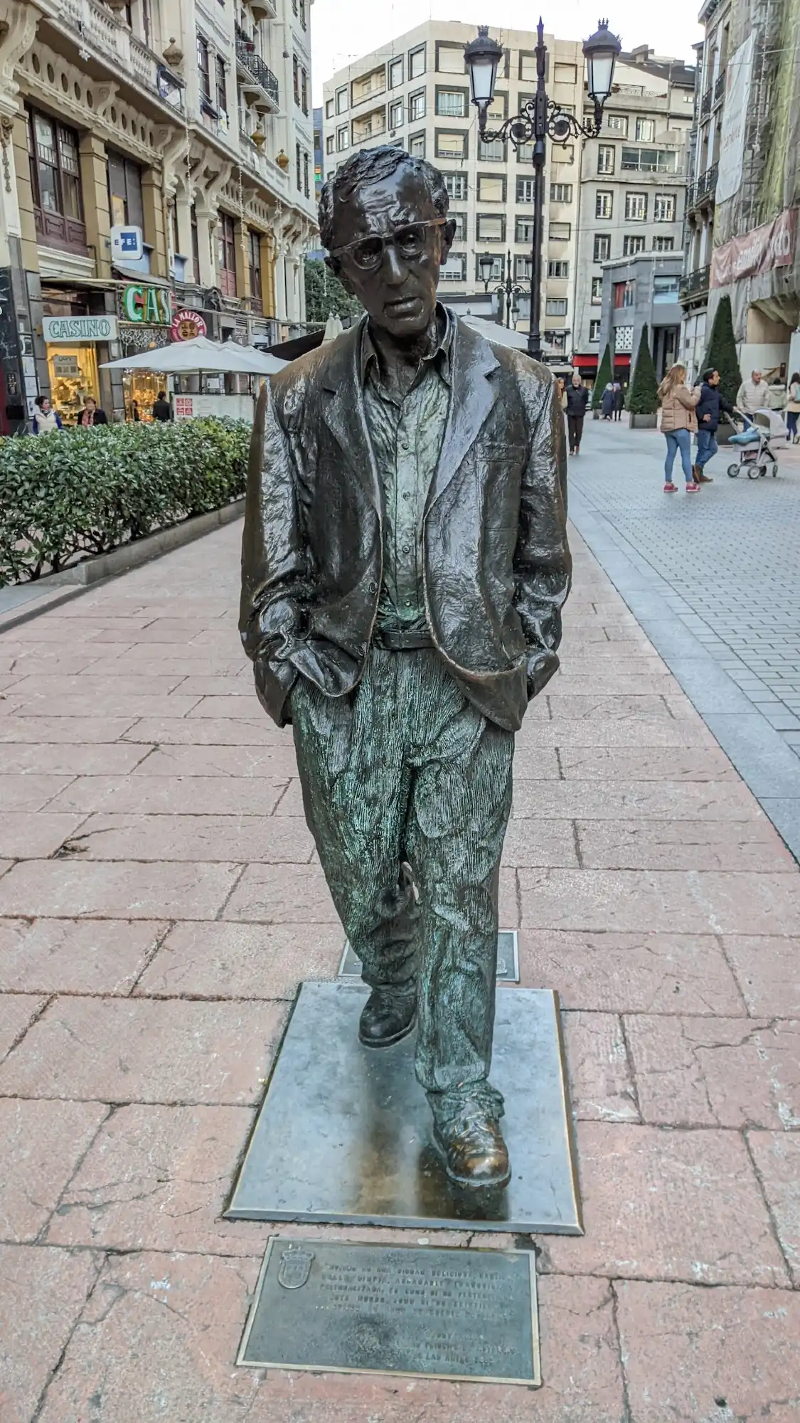 Hotels near Estatua de Woody Allen