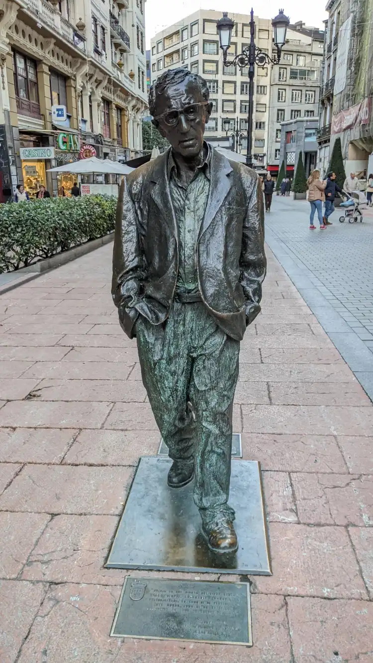 Hotels near Estatua de Woody Allen