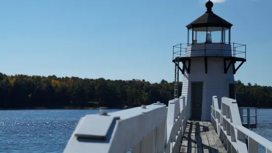 Doubling Point Lighthouse