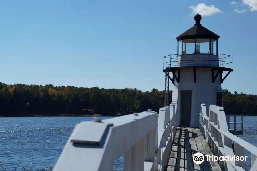 Doubling Point Lighthouse