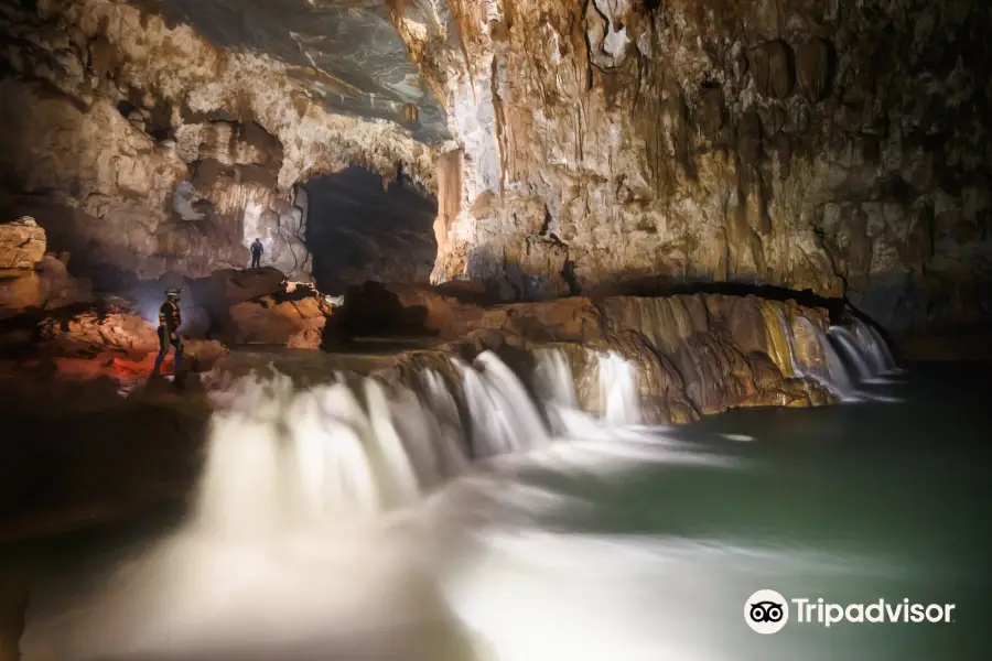 Tu Lan Caving Center