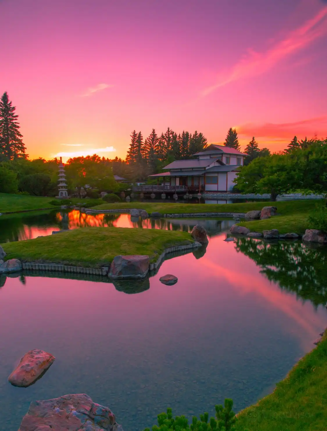 Hotels near Nikka Yuko Japanese Garden