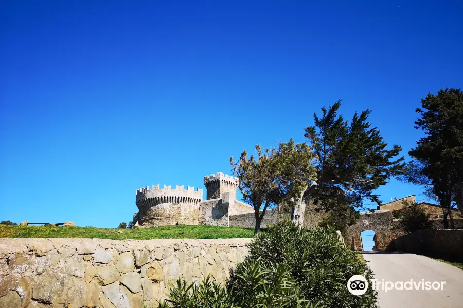 Torre medievale di Populonia e Rocca degli Appiani