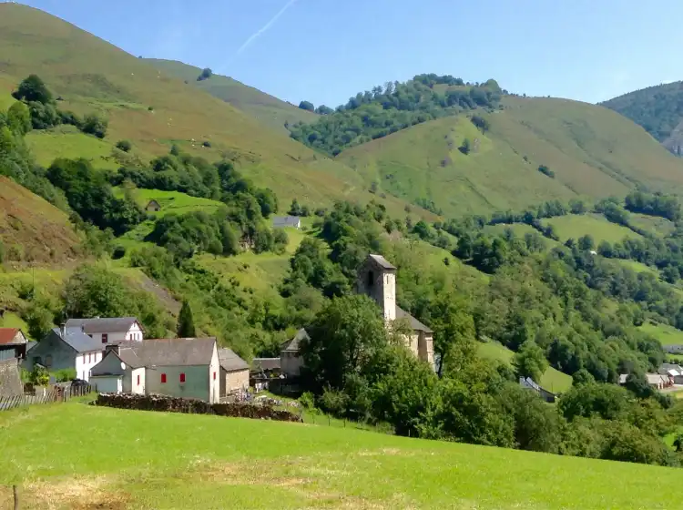 Hotels in Charritte-de-Bas