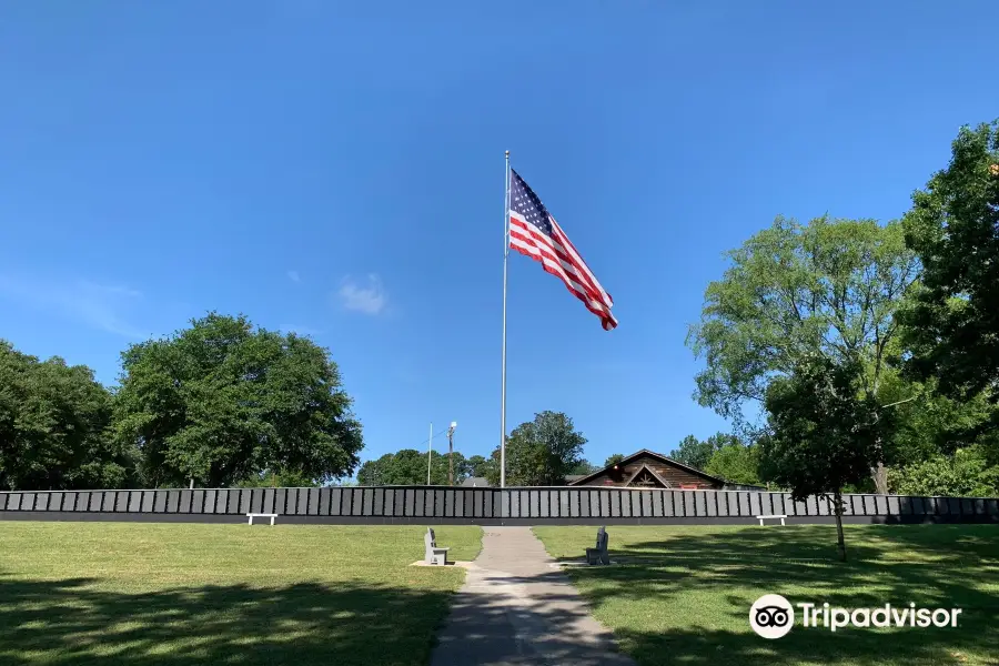 Veterans Plaza and Vietnam Wall Replica