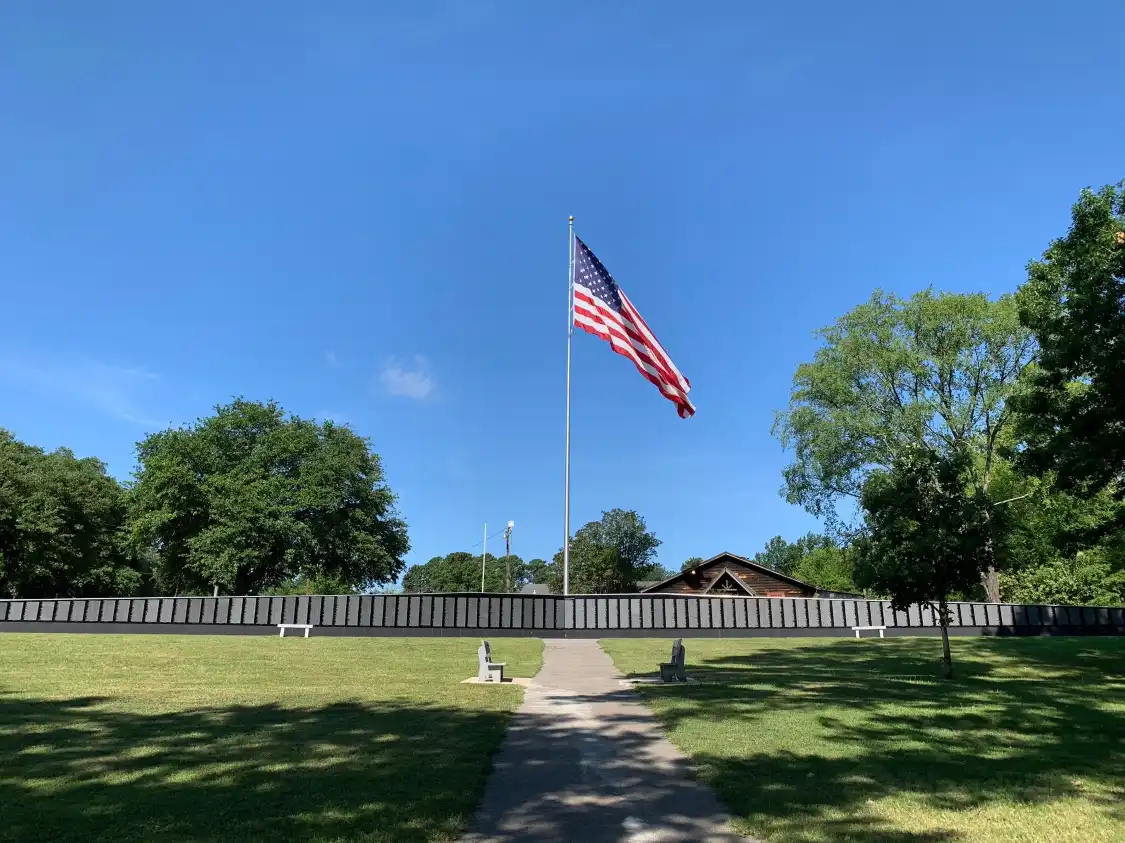 Hotels near Veterans Plaza and Vietnam Wall Replica