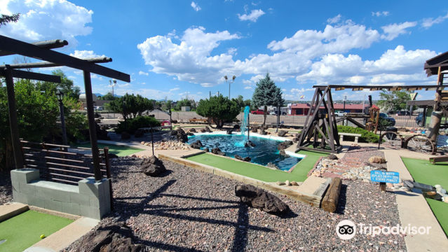 Hitt's Miniature Golf