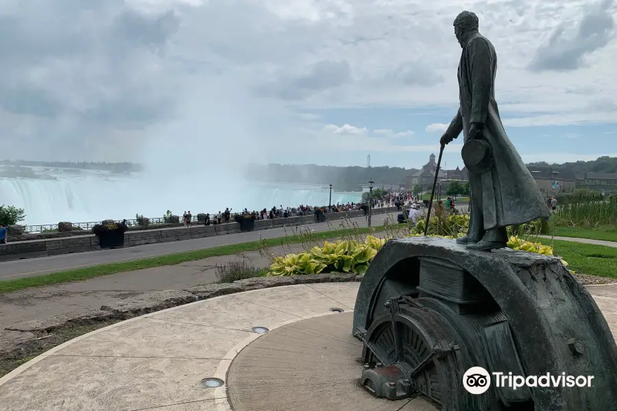 Nikola Tesla Statue