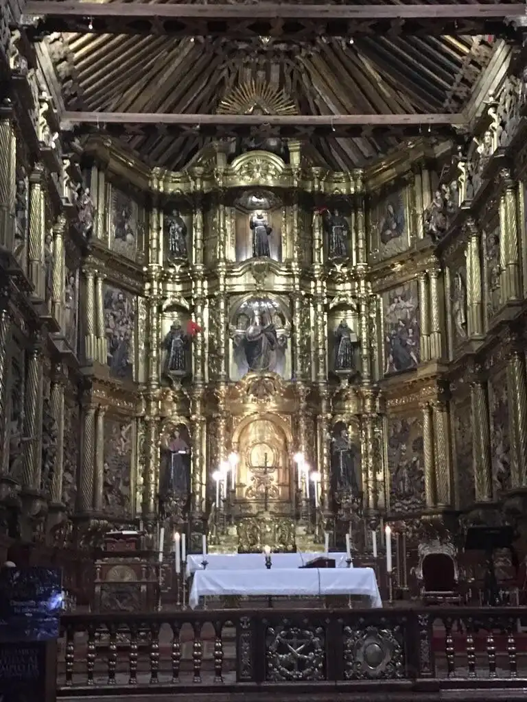 Отели рядом с достопримечательностью «Iglesia de la Tercera Orden»
