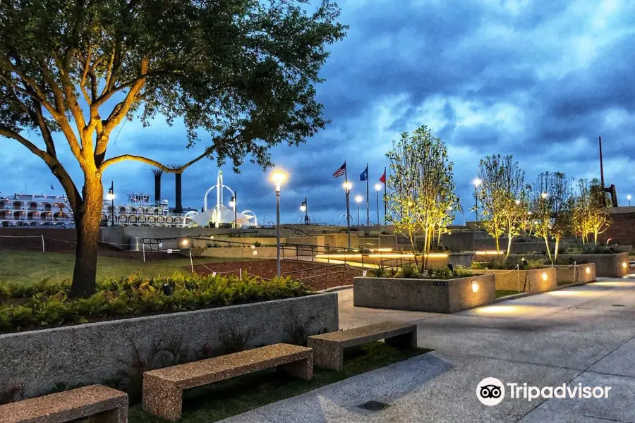 Riverfront Plaza & City Dock