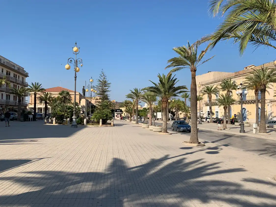 Отели рядом с достопримечательностью «Piazza della Rimembranze»
