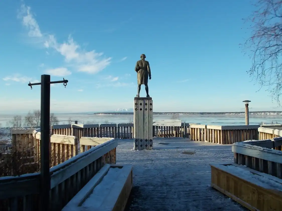 Hotels near Captain Cook Monument