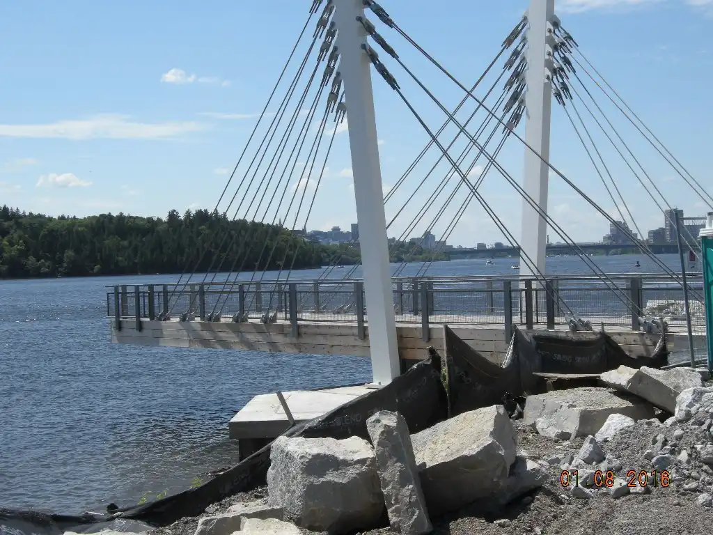 Hotels near La Baie Park