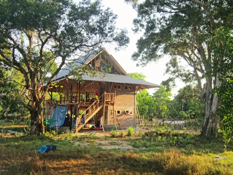 Hotel dekat Shaan and Jeevan's Eco-Farm