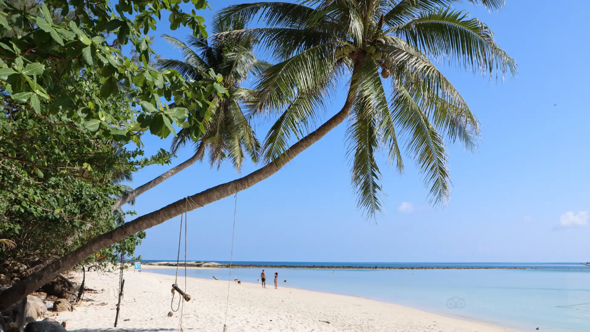 Hotels near Ao Chaloklum Bay