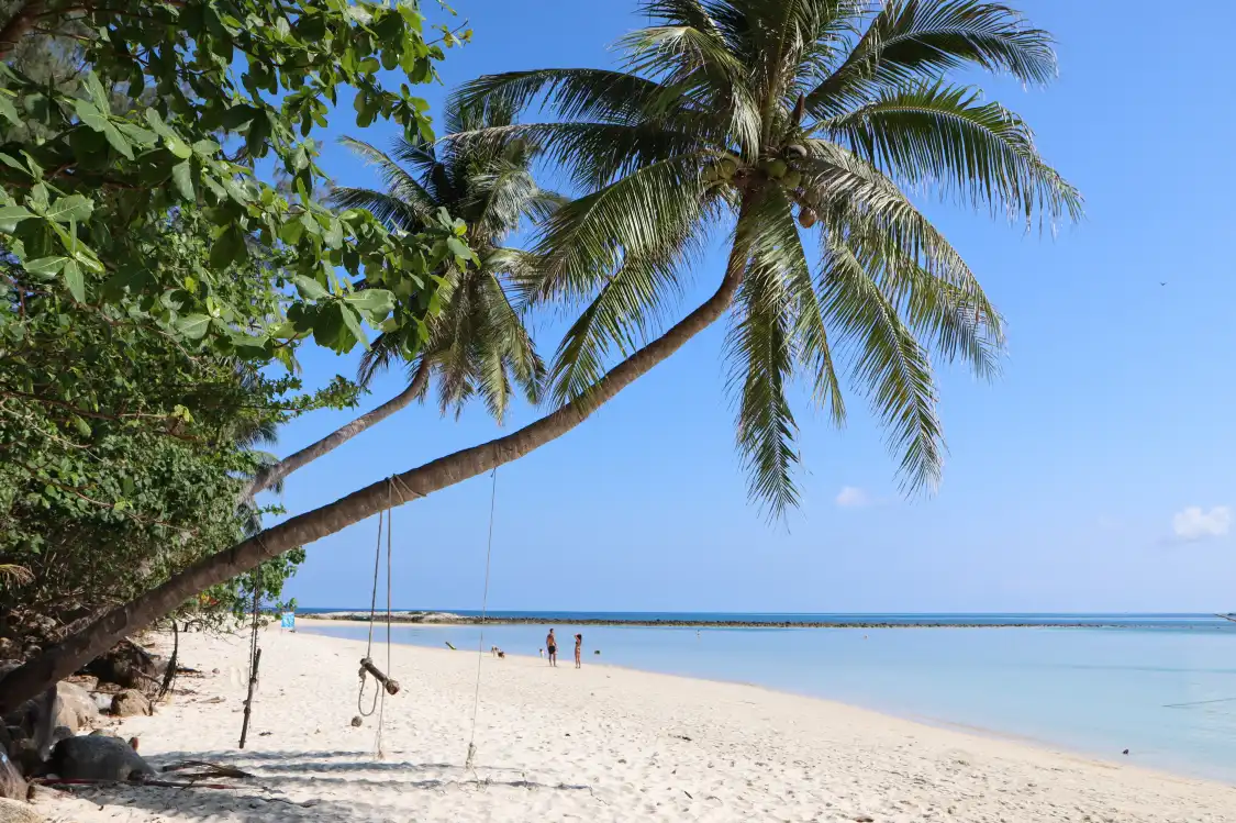 Hotels near Ao Chaloklum Bay