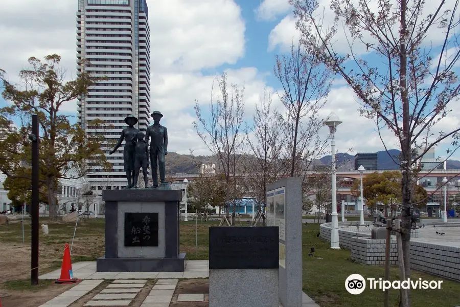 Memorial Statue of Emigrants Boarding The Emigrant Ship