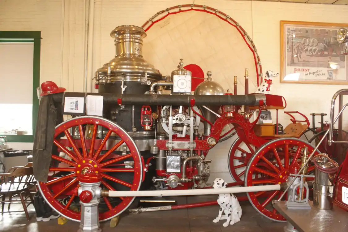 Hotels near Kansas Firefighters Museum
