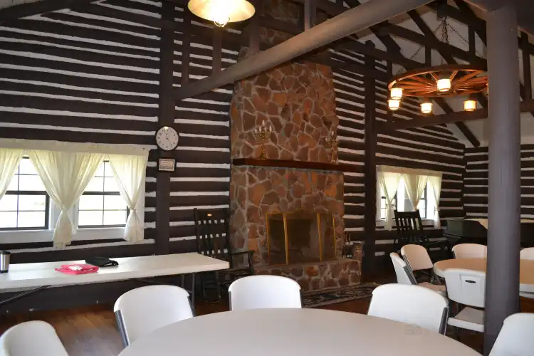 Hotels in Calhoun County