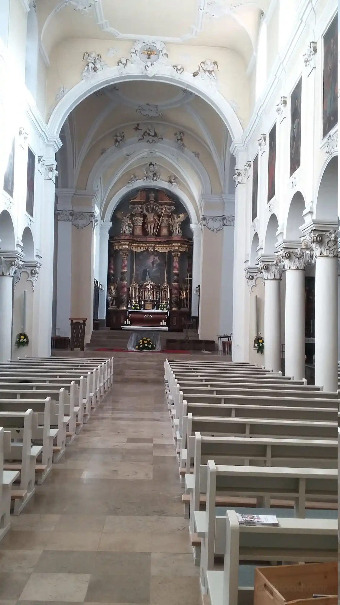 Hotels near St. Mauritius church