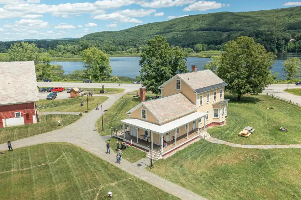 5_Retreat Farm