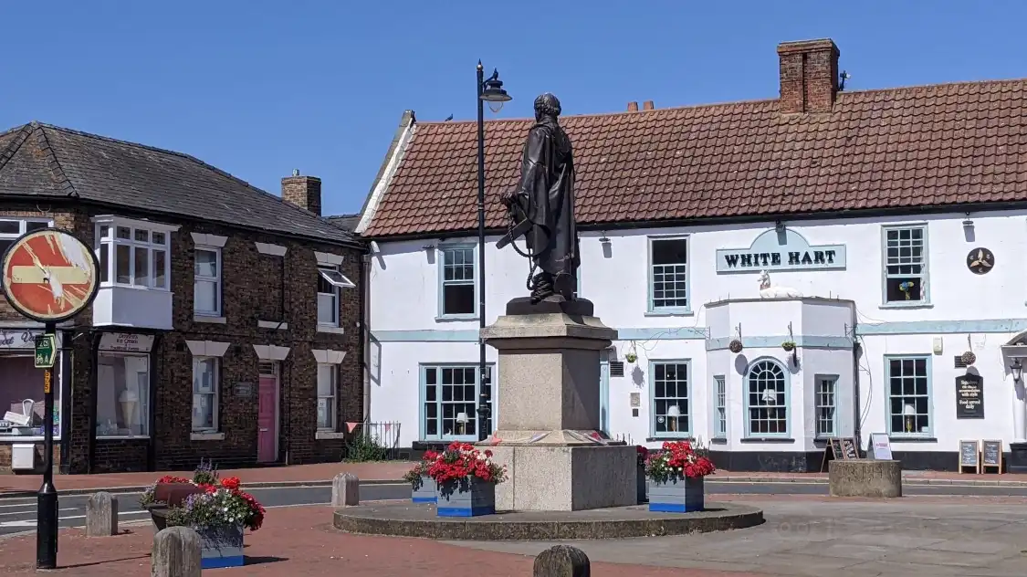 Sir John Franklin Statue附近的飯店