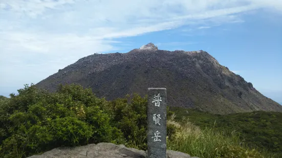 Mt. Unzendake