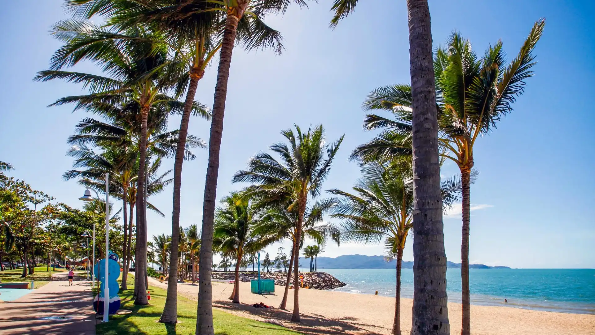 The Strand Beach 주변 호텔