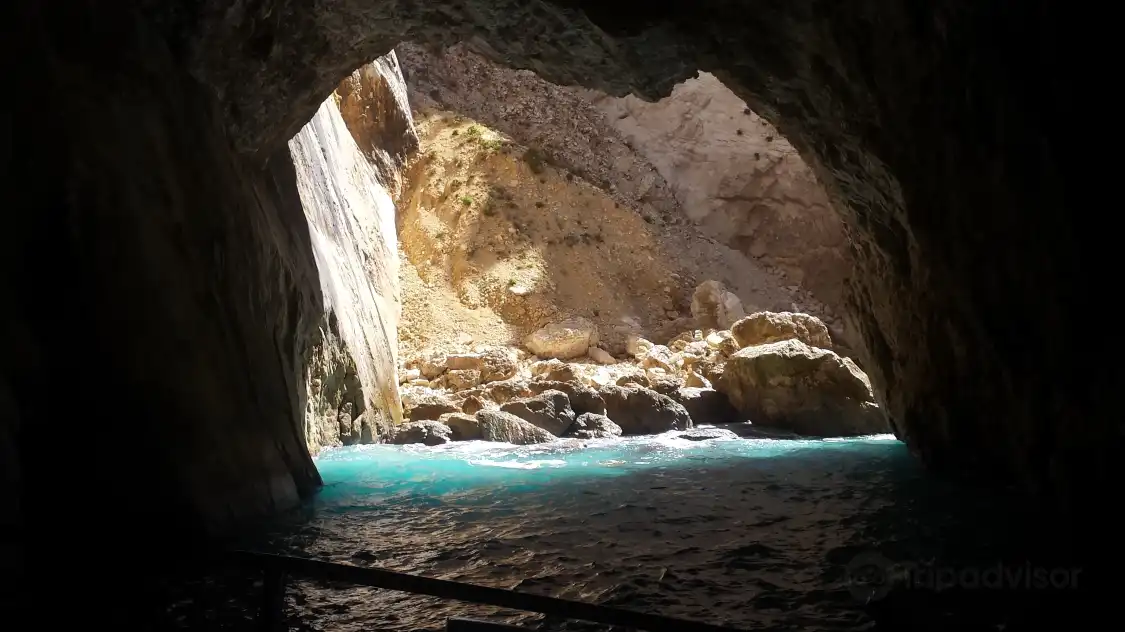 Aphrodite's Cave附近的飯店