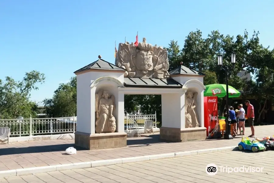Monument Elizavetinskiye Gates