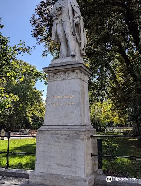 Statue of Fischer von Erlach