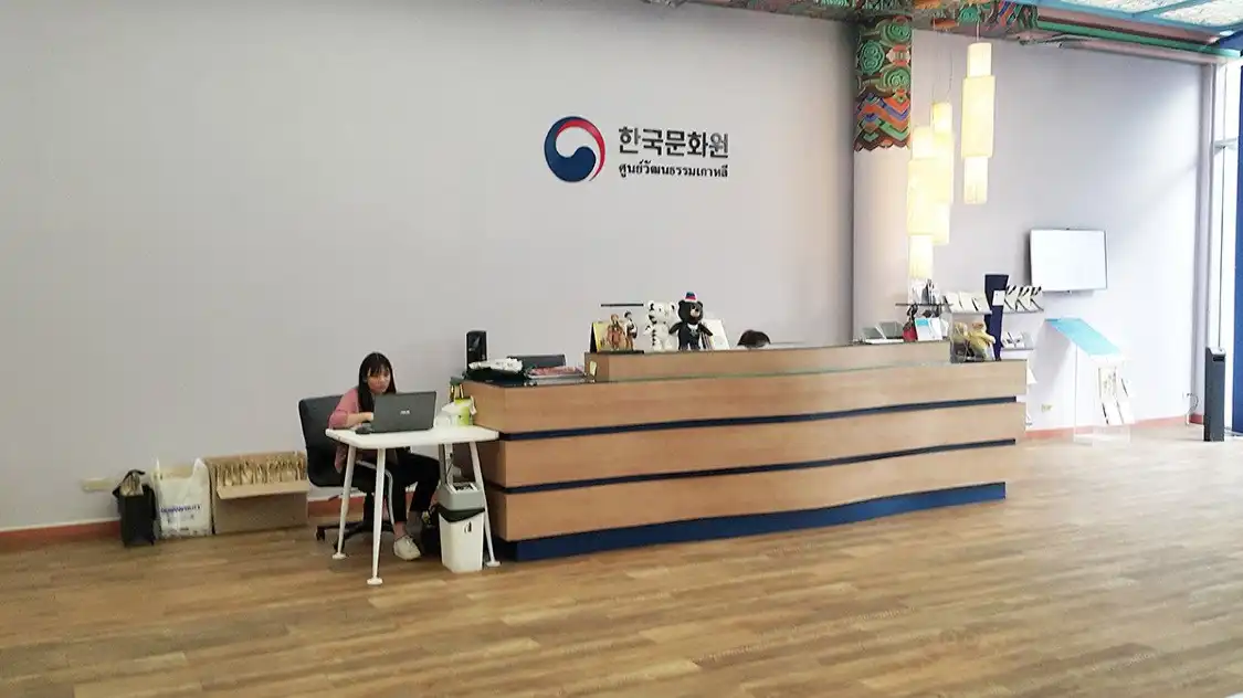 Hotels near Korean Cultural Center