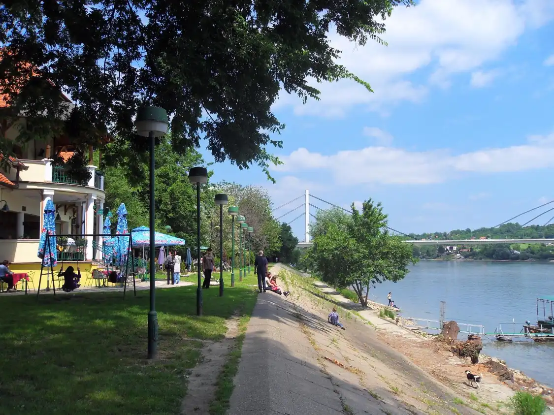 Hotels near Fisherman's Island