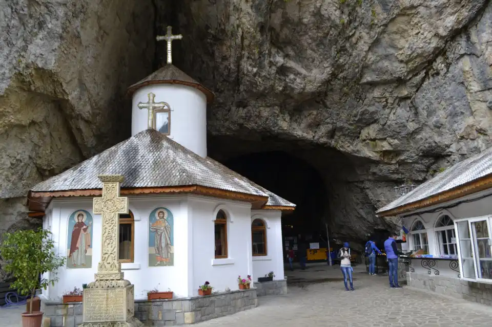 2_Lalomita Cave