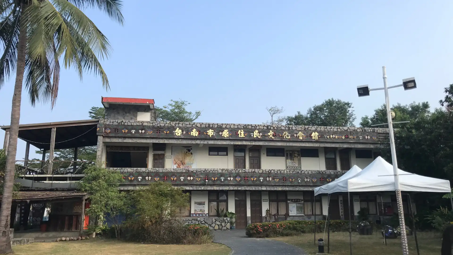 Hotels near Zhahamuyuanzhumin Park