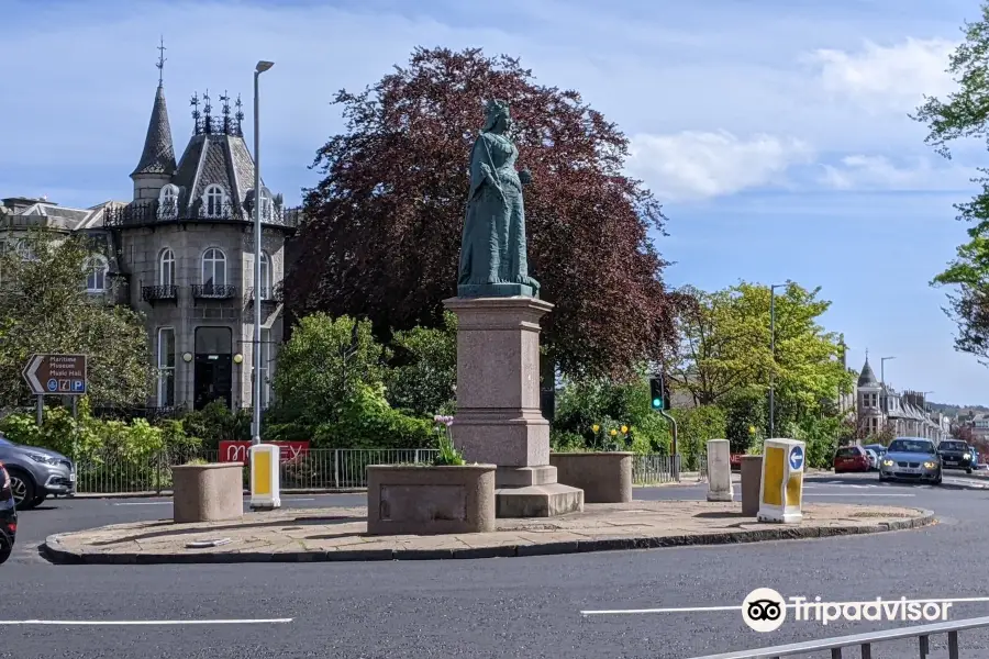 Queen Victoria Statue