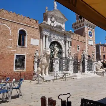 Hotels near ترسانة البندقية