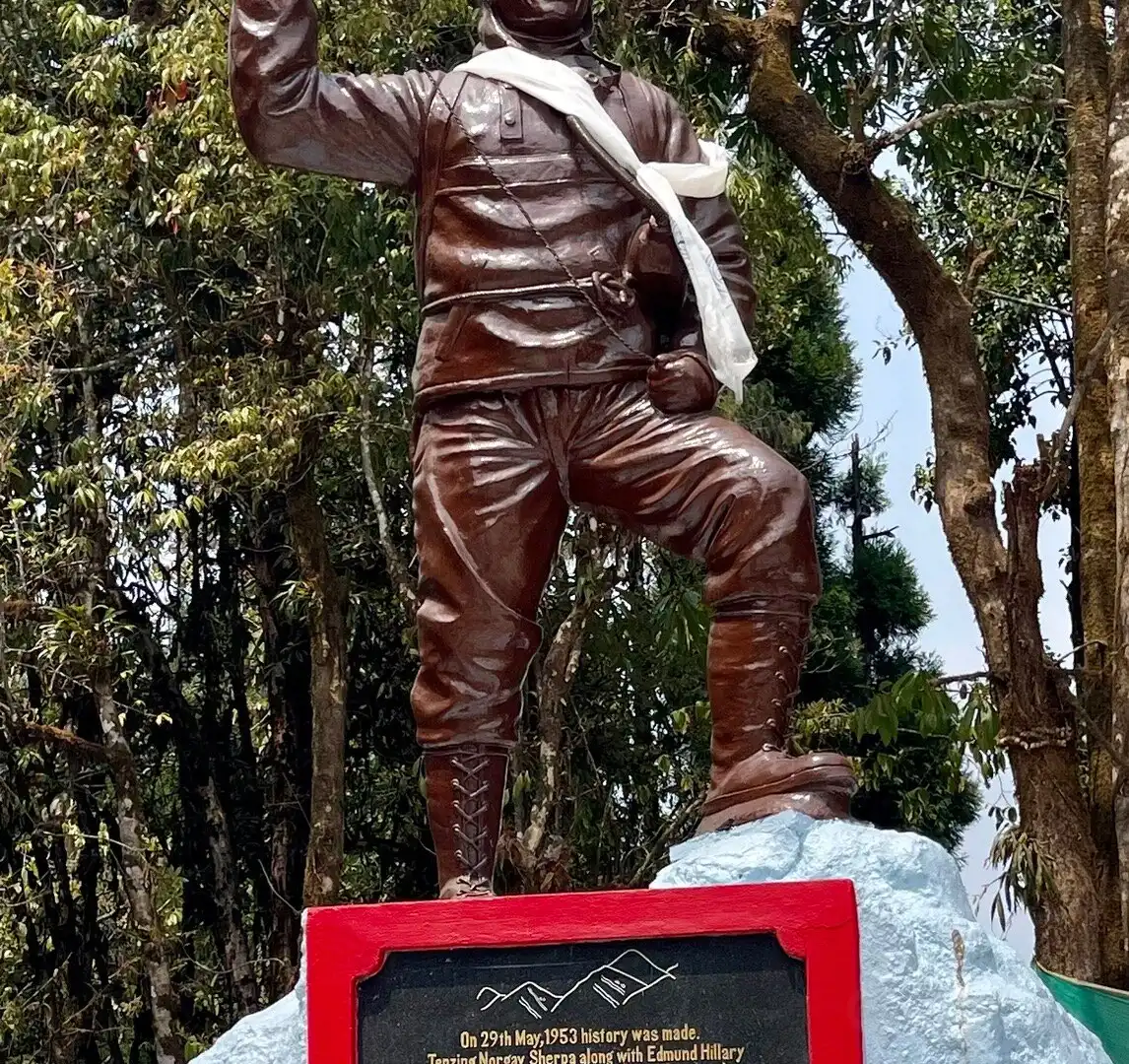 Hotels near Himalayan Mountaineering Institute